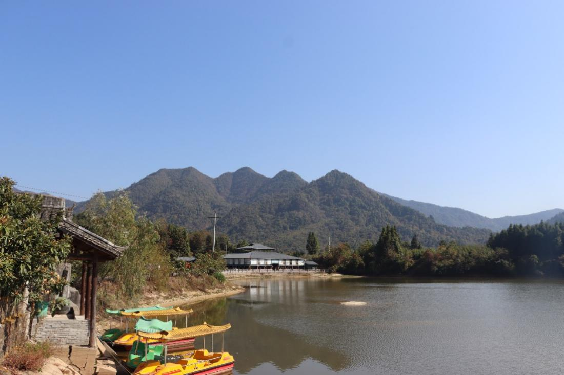圖五   湖光山色